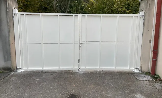 Portail sur mesure de l'école Sainte Marie à Ambérieu en bugey, Lagnieu, F'R METAL